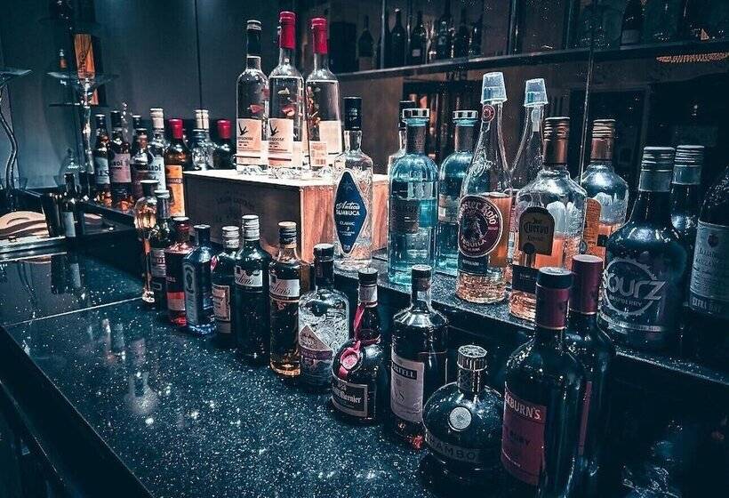 هتل Brackenborough Lakes Resort