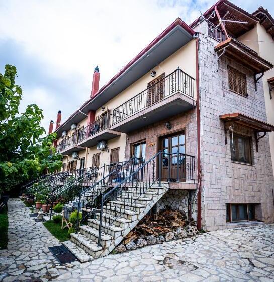 בית מלון כפרי Enastron