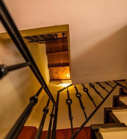 בית מלון כפרי Enastron