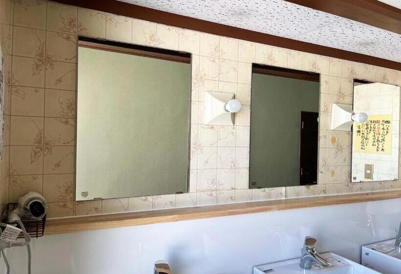 בית מלון כפרי Ishiuchi Ski Center