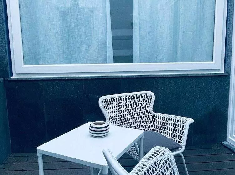 Partenope Hostel And Suites