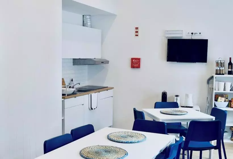 Partenope Hostel And Suites