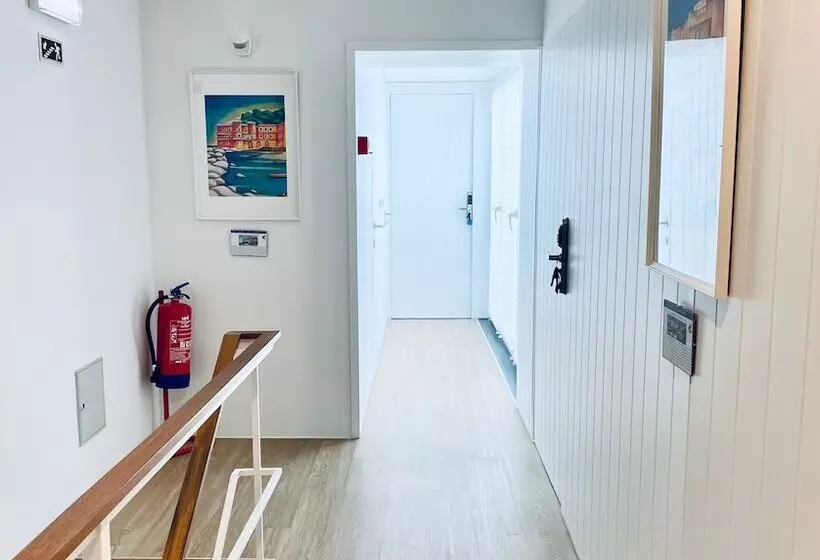 Partenope Hostel And Suites