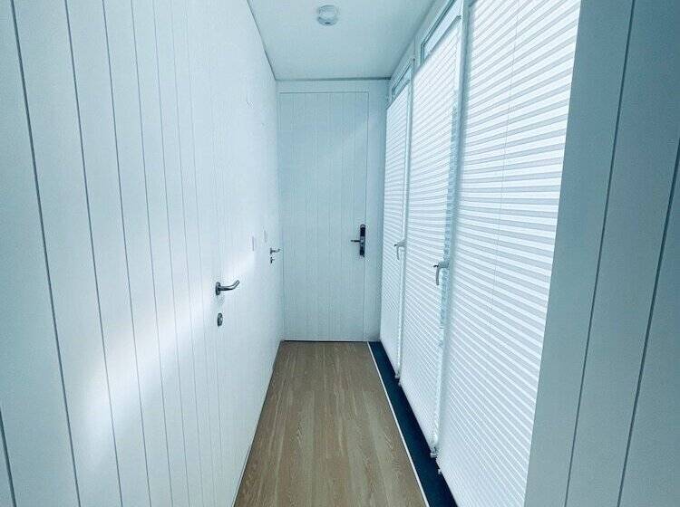 Partenope Hostel And Suites