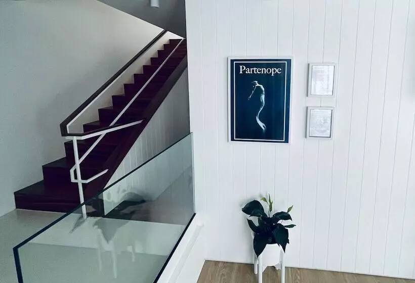 Partenope Hostel And Suites