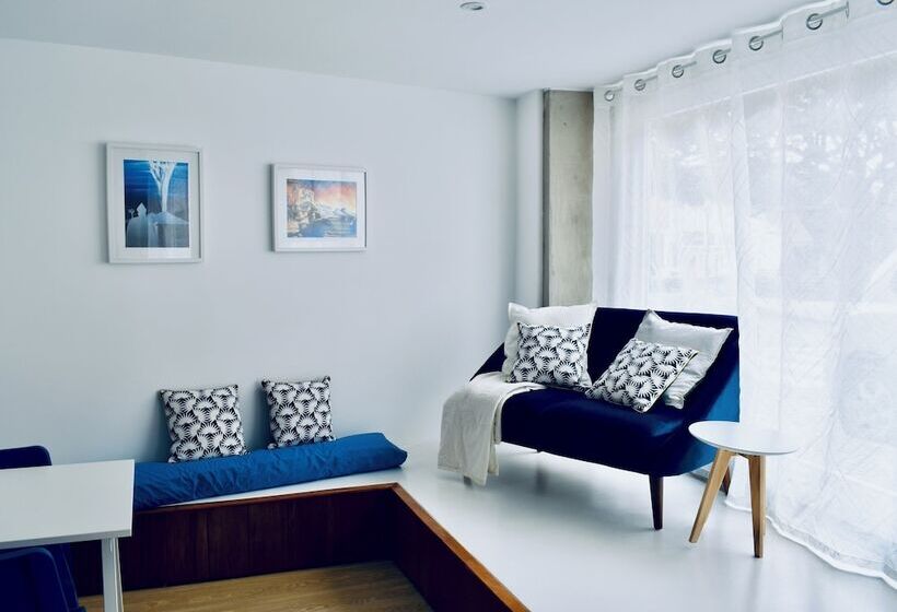 Partenope Hostel And Suites