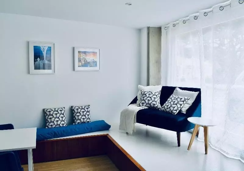 Partenope Hostel And Suites