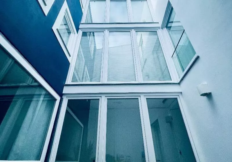 Partenope Hostel And Suites