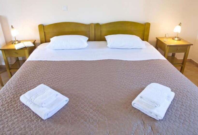 Porto Nirikos Lefkada Private Parking