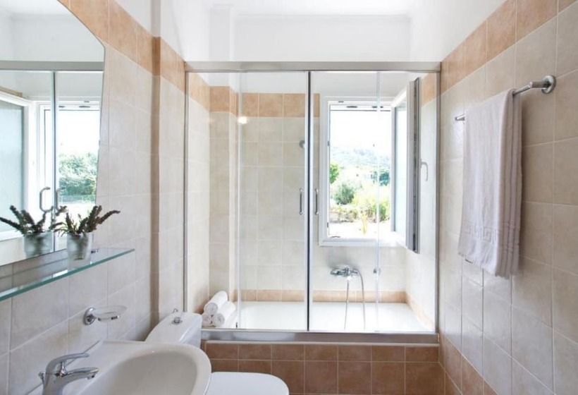 Porto Nirikos Lefkada Private Parking