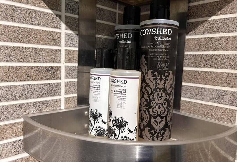 레지던스 2 Bed End Terrace M4 M25 Heathrow Windsor & London