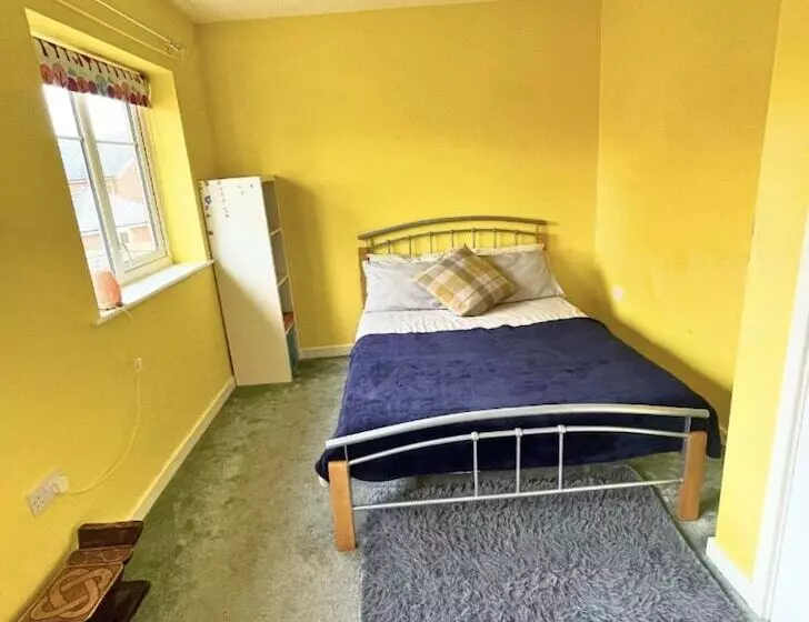 Residenssi 2 Bed End Terrace M4 M25 Heathrow Windsor & London