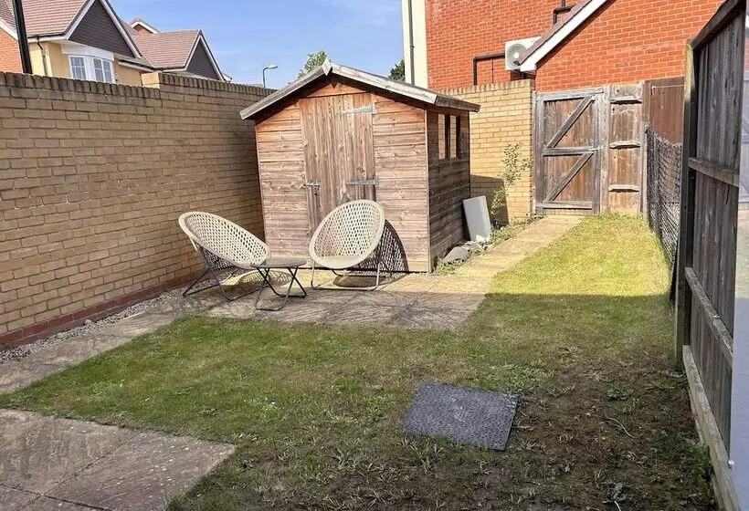 Residenssi 2 Bed End Terrace M4 M25 Heathrow Windsor & London