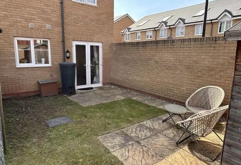 Residenssi 2 Bed End Terrace M4 M25 Heathrow Windsor & London