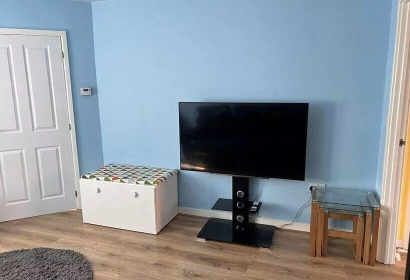 Residenssi 2 Bed End Terrace M4 M25 Heathrow Windsor & London