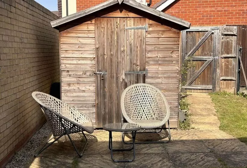 Residenssi 2 Bed End Terrace M4 M25 Heathrow Windsor & London