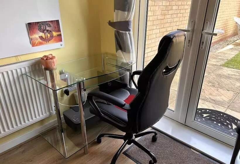 Residenssi 2 Bed End Terrace M4 M25 Heathrow Windsor & London