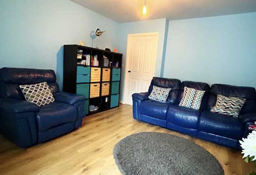 레지던스 2 Bed End Terrace M4 M25 Heathrow Windsor & London