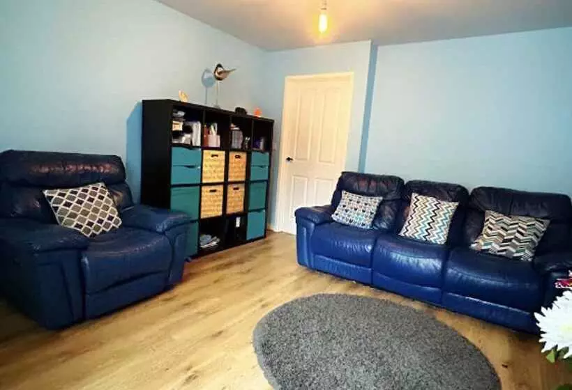 Residenssi 2 Bed End Terrace M4 M25 Heathrow Windsor & London