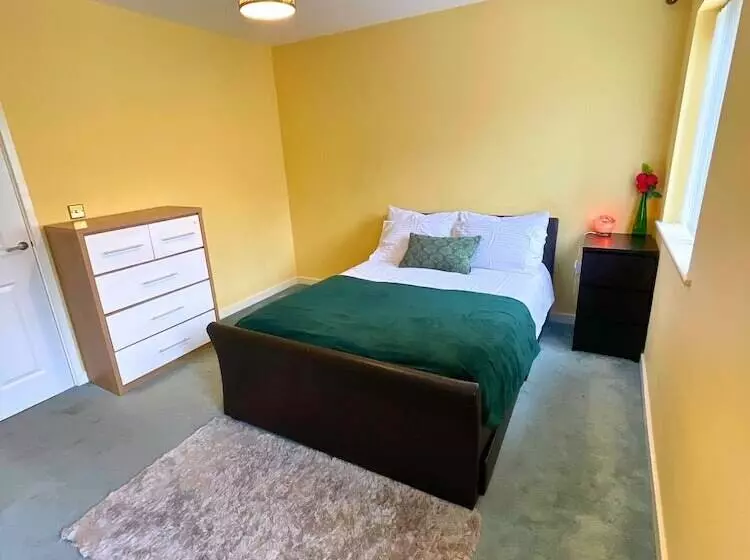 Residenssi 2 Bed End Terrace M4 M25 Heathrow Windsor & London