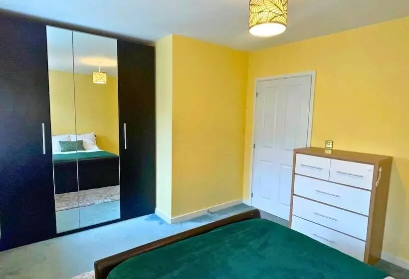 Residenssi 2 Bed End Terrace M4 M25 Heathrow Windsor & London