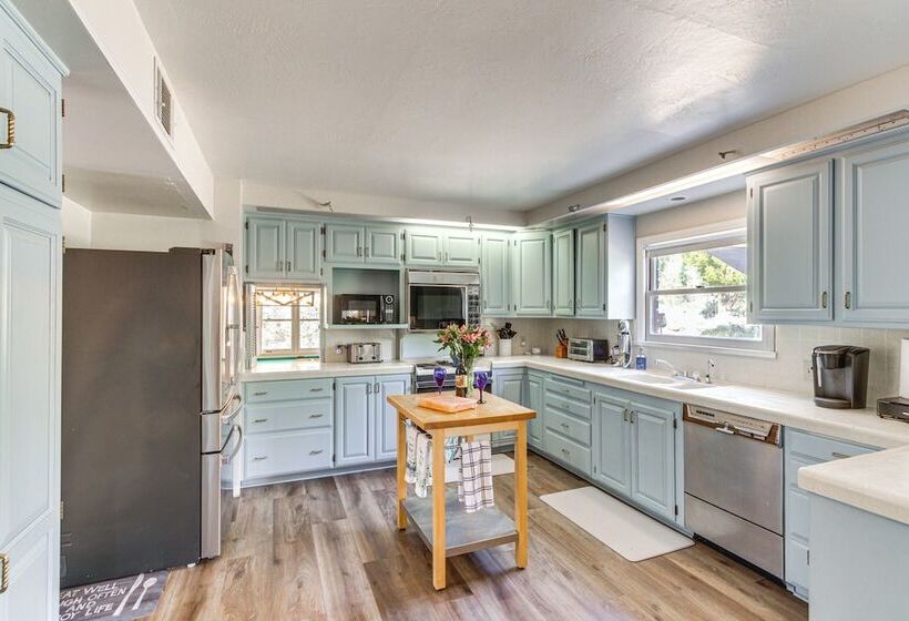 Beautiful Kernville Home W/ Game Room & Mtn Views!