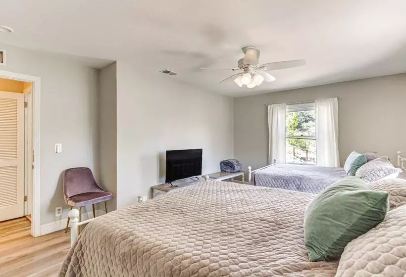 Beautiful Kernville Home W/ Game Room & Mtn Views!