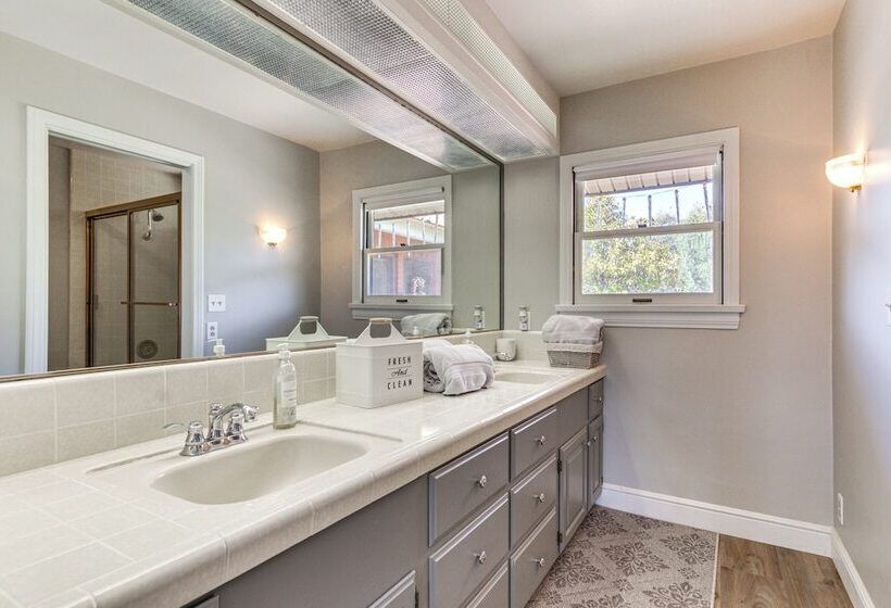 Beautiful Kernville Home W/ Game Room & Mtn Views!