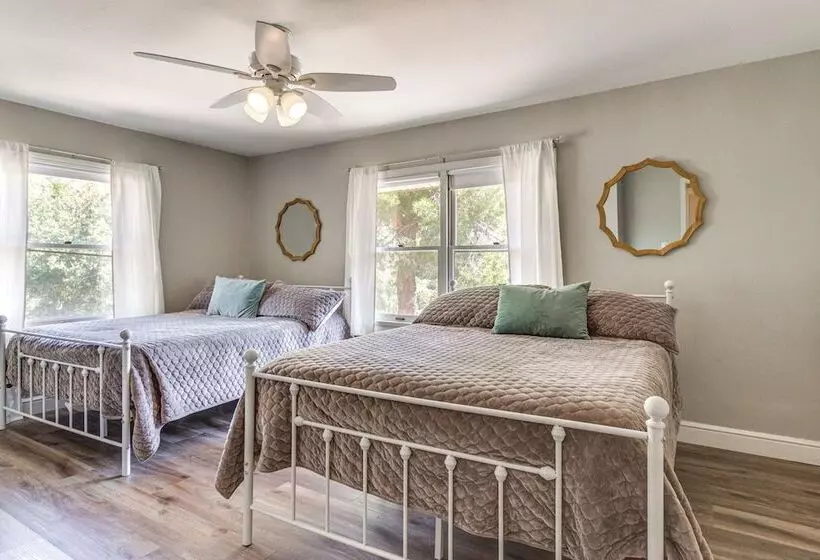 Beautiful Kernville Home W/ Game Room & Mtn Views!