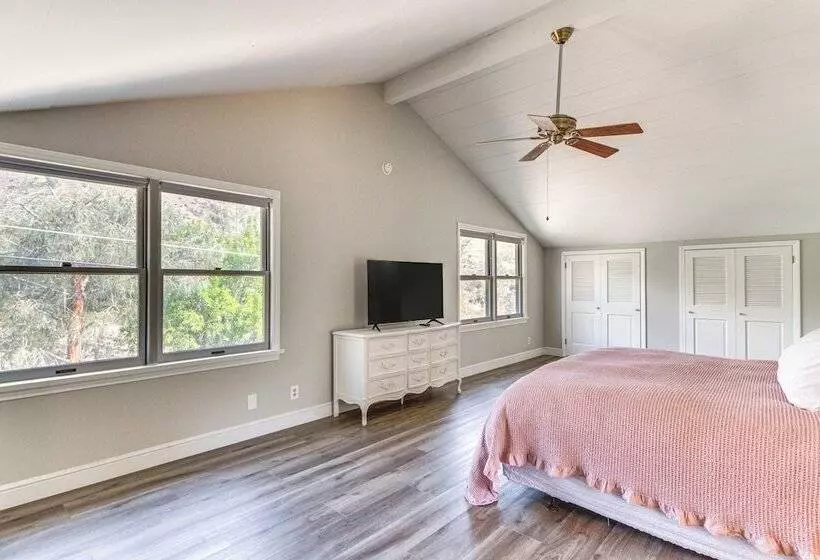 Beautiful Kernville Home W/ Game Room & Mtn Views!