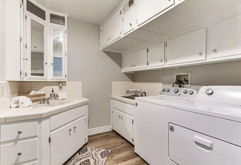 Beautiful Kernville Home W/ Game Room & Mtn Views!