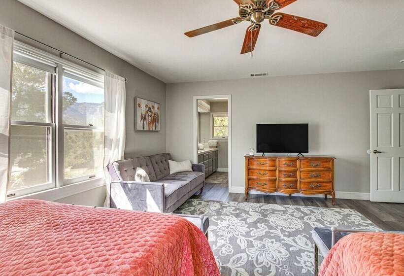 Beautiful Kernville Home W/ Game Room & Mtn Views!