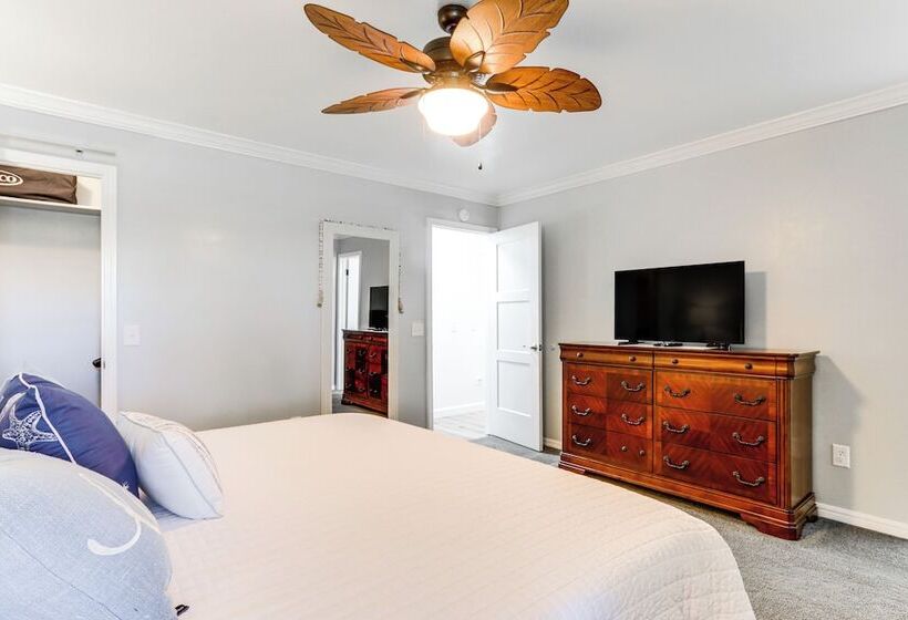 Beautiful War Eagle Cove Home: Walk To Beaver Lake