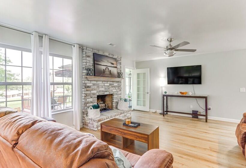 Beautiful War Eagle Cove Home: Walk To Beaver Lake