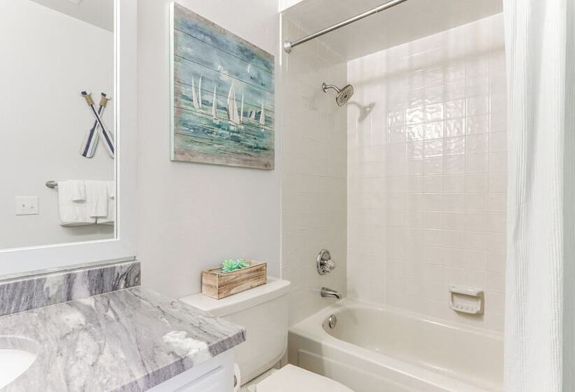 Beautiful War Eagle Cove Home: Walk To Beaver Lake