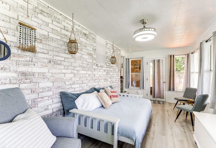 Beautiful War Eagle Cove Home: Walk To Beaver Lake