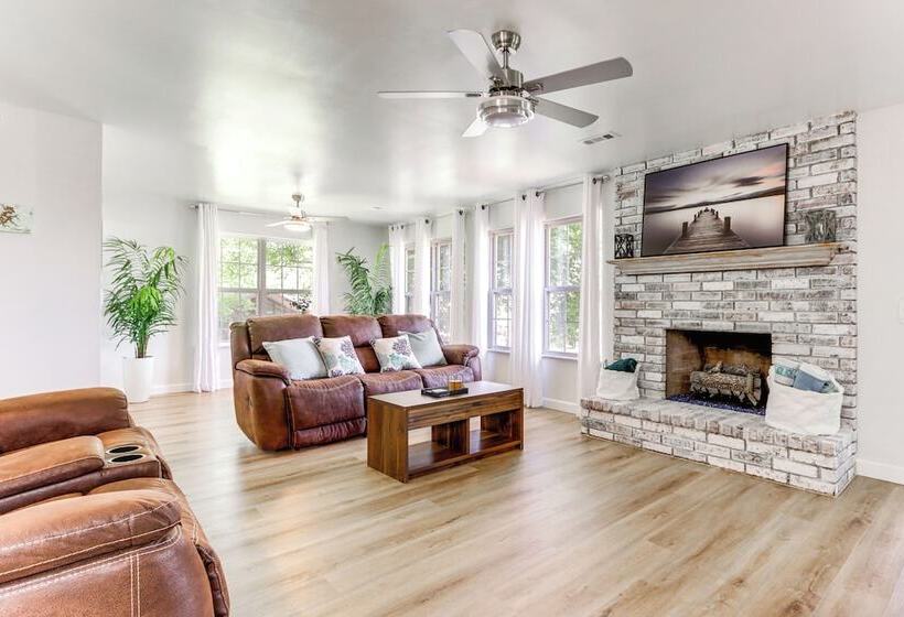 Beautiful War Eagle Cove Home: Walk To Beaver Lake