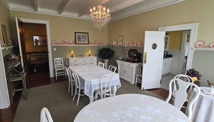 مبيت وإفطار The Alderson Inn, Llc