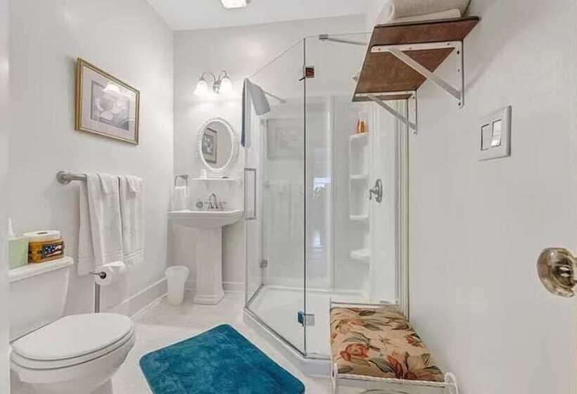 مبيت وإفطار The Alderson Inn, Llc