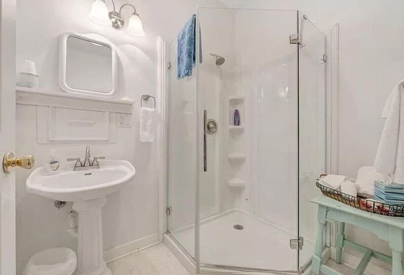 مبيت وإفطار The Alderson Inn, Llc