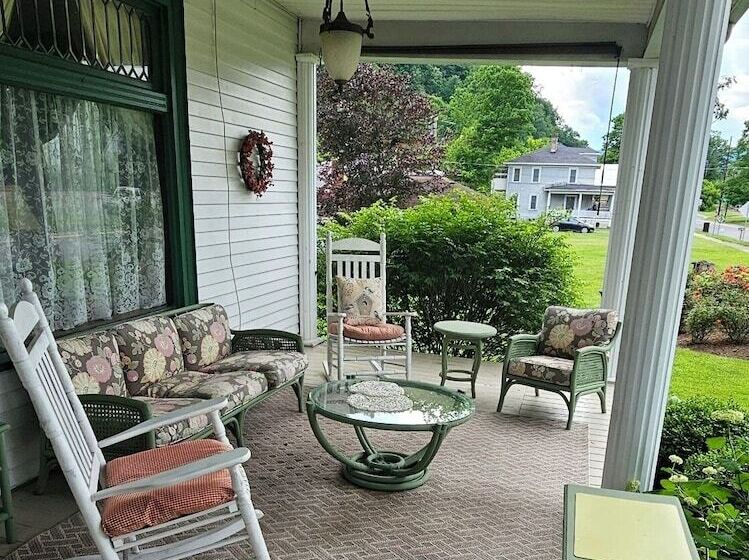 مبيت وإفطار The Alderson Inn, Llc