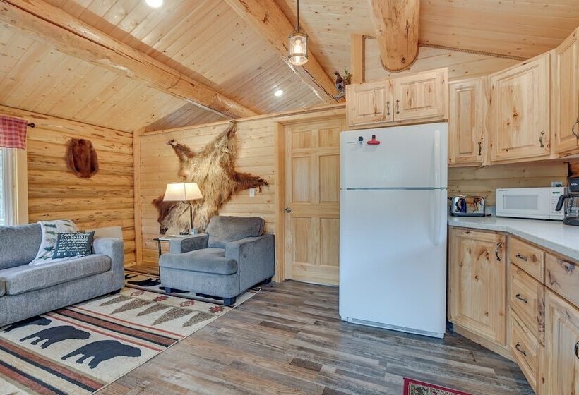 Charming Soldotna Cabin Near Kenai River Fishing!