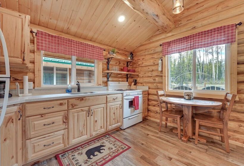 Charming Soldotna Cabin Near Kenai River Fishing!
