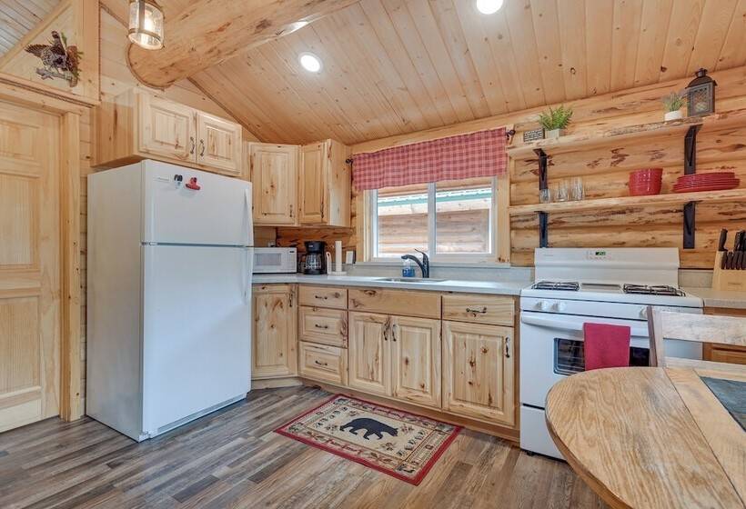 Charming Soldotna Cabin Near Kenai River Fishing!