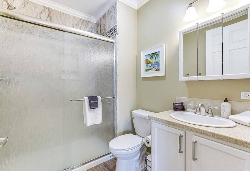 Dog Friendly Panama City Home 1 Mi To Powell Lake!