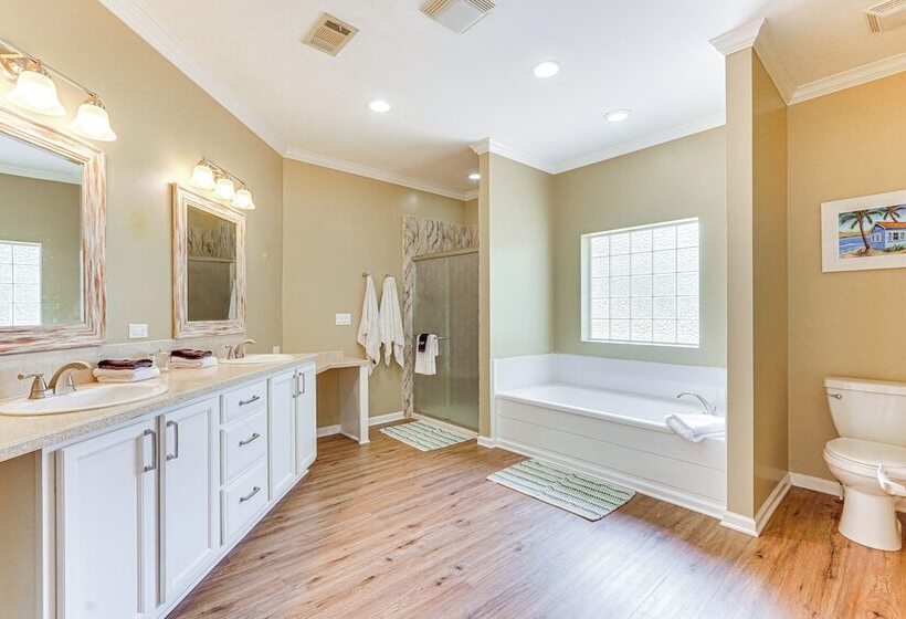 Dog Friendly Panama City Home 1 Mi To Powell Lake!