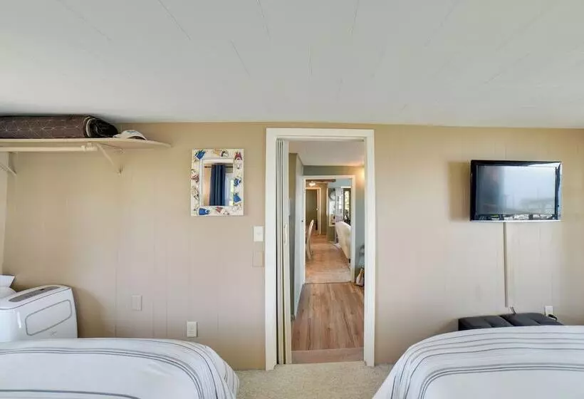 Dreamy Lake Poinsett Cabin W/ Deck, Dock & Views!