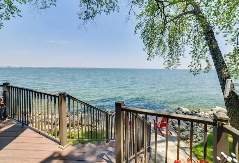 Dreamy Lake Poinsett Cabin W/ Deck, Dock & Views!