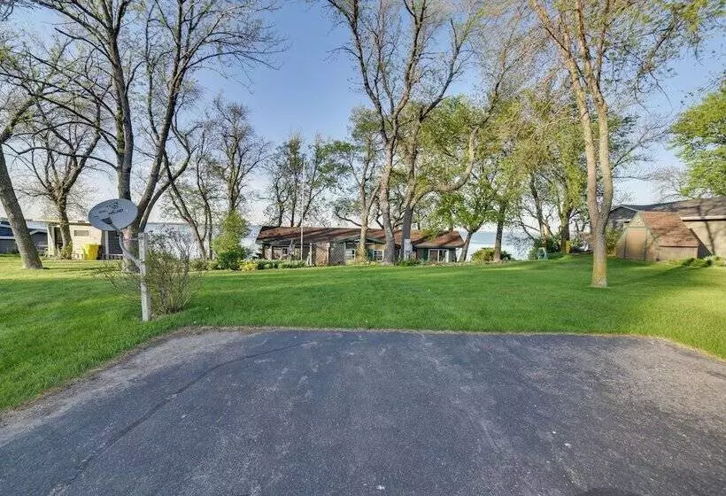 Dreamy Lake Poinsett Cabin W/ Deck, Dock & Views!