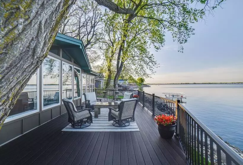 Dreamy Lake Poinsett Cabin W/ Deck, Dock & Views!